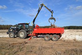 Loading stumps with timber crane